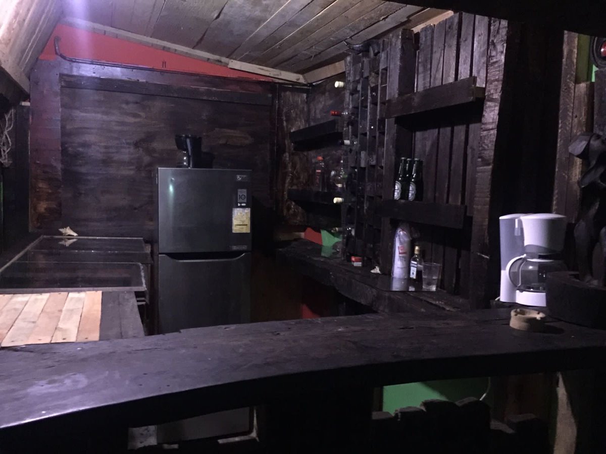 elmleerockstone's tweet image. Working on something!! #TheLog #Bar #Grill #club #winebar #winelovers #GoodVibesOnly #PortAntonio  #Jamaica