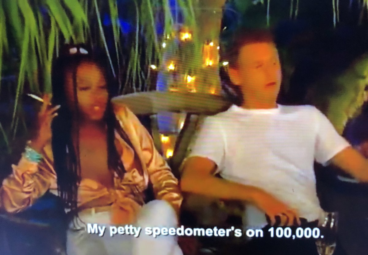 dramabananna's tweet photo. Rayna about Heather:”That stupid ass bitch”
About Wes:”Your stupid white ass. You’re as white as your mother f***ing. You’re not black”
Rayna is a disgusting, disrespectful racist 
#BelowDeck https://t.co/KAFgQlP1UQ