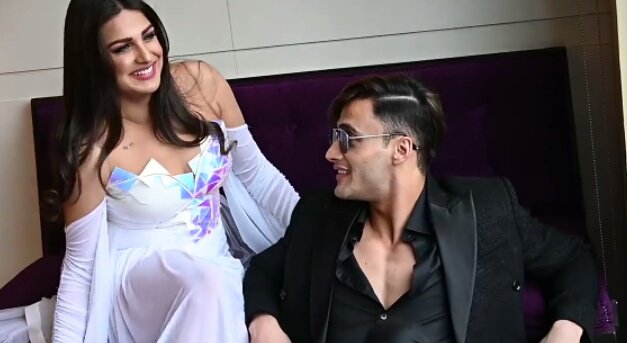 Lovemelike90s's tweet photo. The way               The way 
he looked             she looked 
at her, like            at him, like
she's the best      he's the  best
thing that's           thing that's     ever happened              ever happened 
to him.                    to her.
#umrash #AsiManshi https://t.co/Cb0WhLPBfL