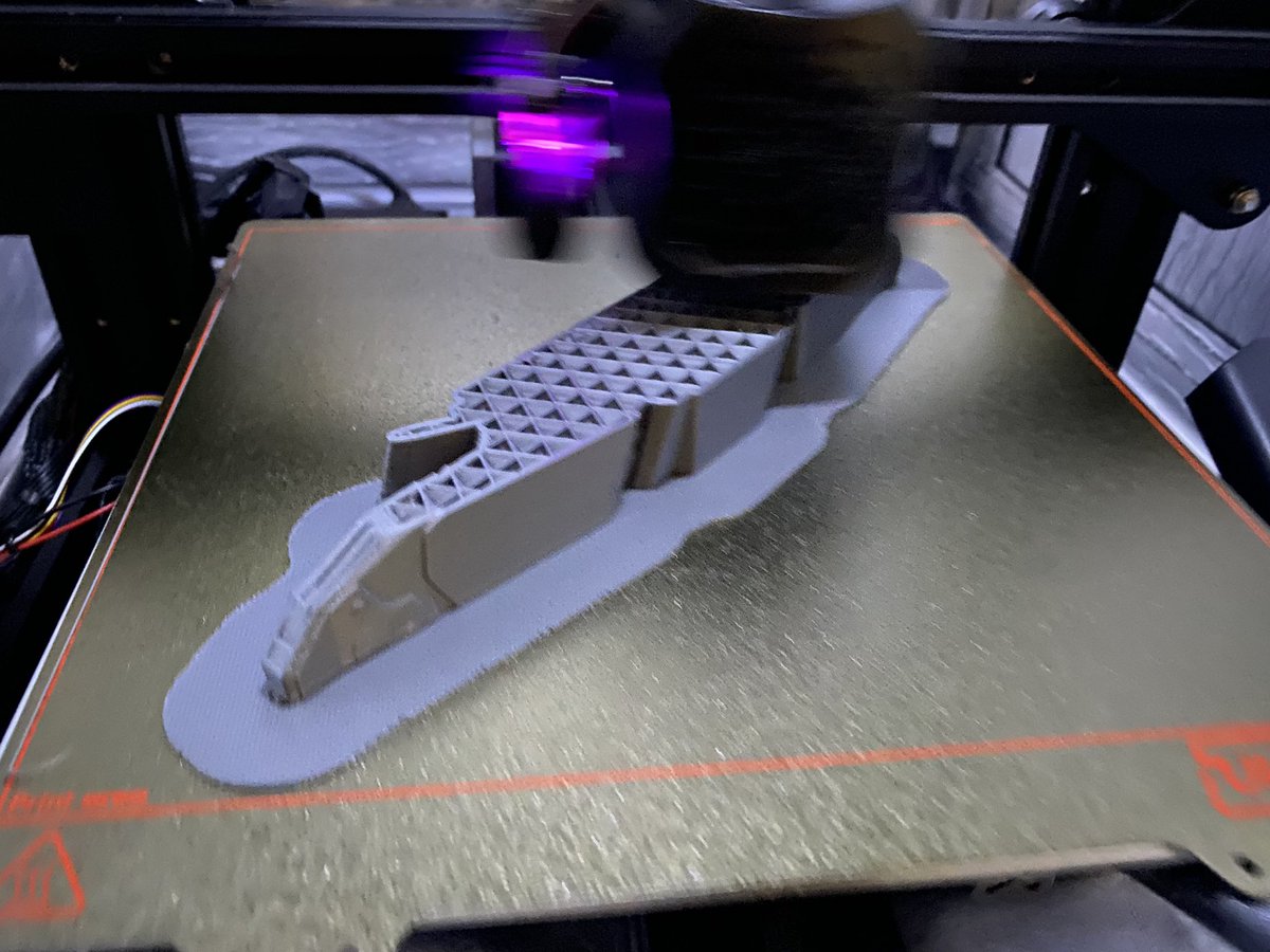 Xcaliber_009's tweet photo. Building a ship for a friend’s diorama. 300% scale of the original model. Behold the Phantom Booty! #EliteDangerous #3dprinting #KraitPhantom #KraitLife https://t.co/C744SrEvgC