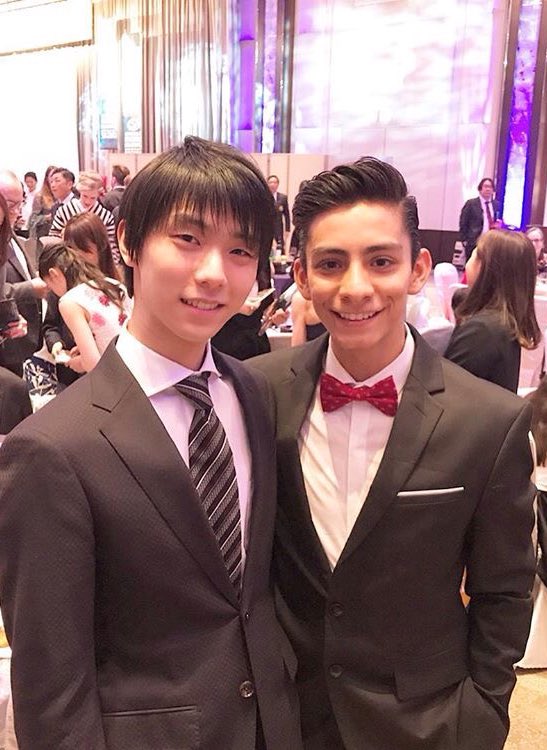 binlovxr's tweet photo. Los quiero mucho Yuzuru Hanyu y Donovan Carrillo <3 https://t.co/1meNA8xTG9