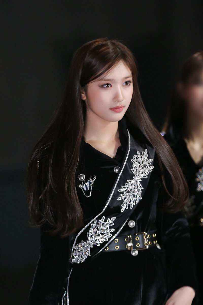 LEESEO behind the scenes for 1theK