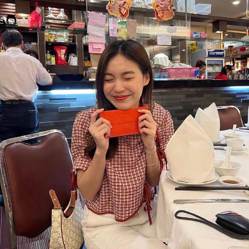 CeCeaAlice's tweet image. happy new year my good friend give me a new year ok i am very happy