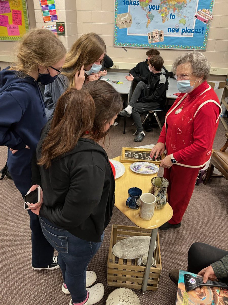 ScbigPicture's tweet photo. Scholars @ScbigPicture Learning Academy @shelbycountysch learn from local artists today in Art Class.
#artappreciation
#passion 
@dcdlong89 
@Nina9yo 
@CoachLavertu https://t.co/foD5uD9ieU