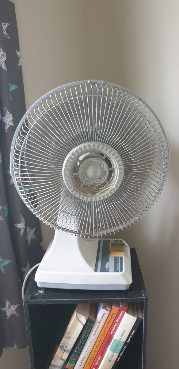 PeskyPukeko's tweet photo. @WeatherWatchNZ No air con but I have this! Think its from the 80s but its keeping me going haha 😄 https://t.co/4mntMnb5a4