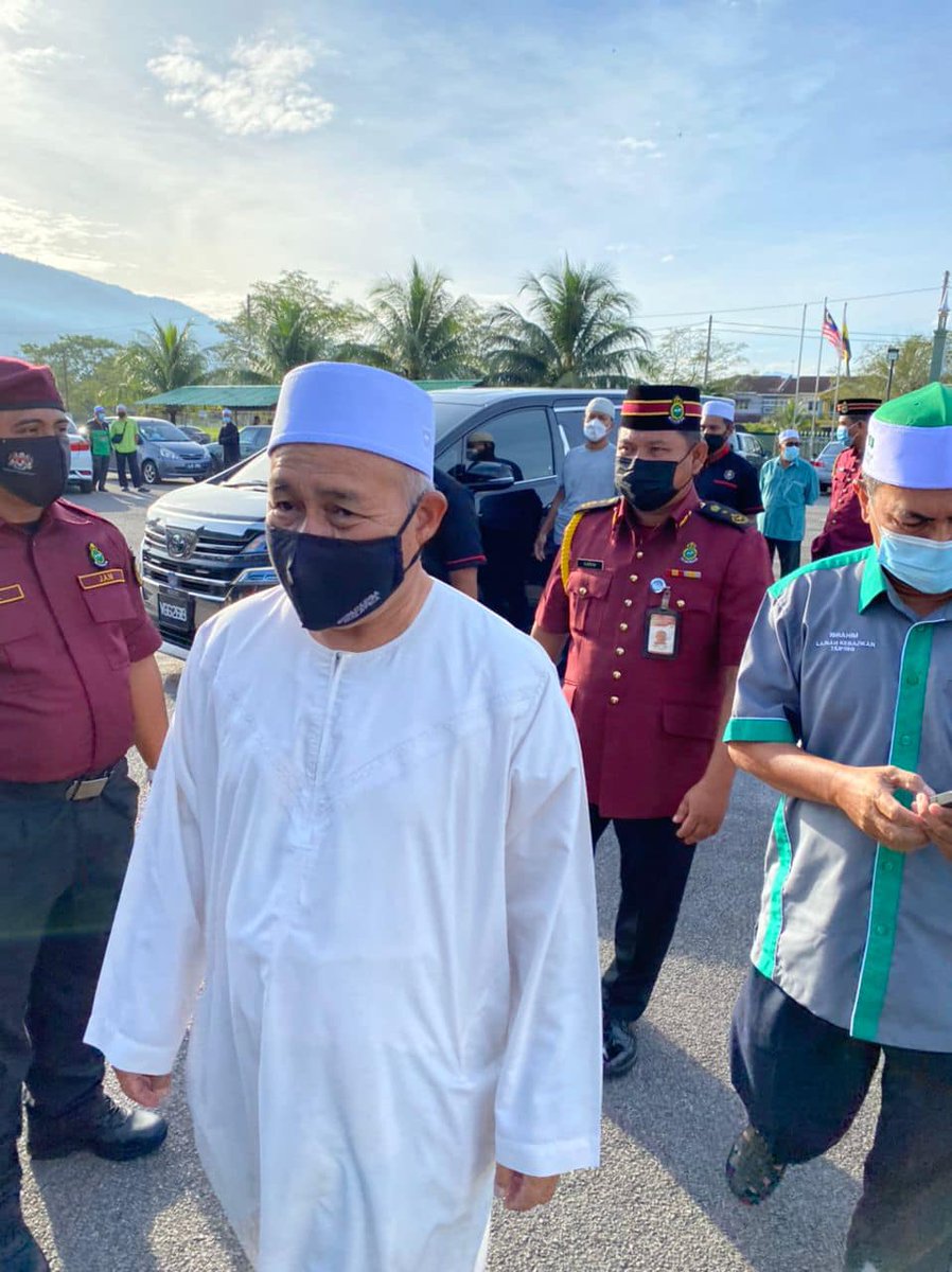 titm_official's tweet photo. Alhamdulillah. Saya hadir ke Masjid Kampung Expo, Kamunting pagi ini untuk menghadiri solat jenazah almarhum Pak Rahim. Berpeluang berjumpa sahabat handai, pendukung PAS dan kenalan lain. https://t.co/Simakzyjbg