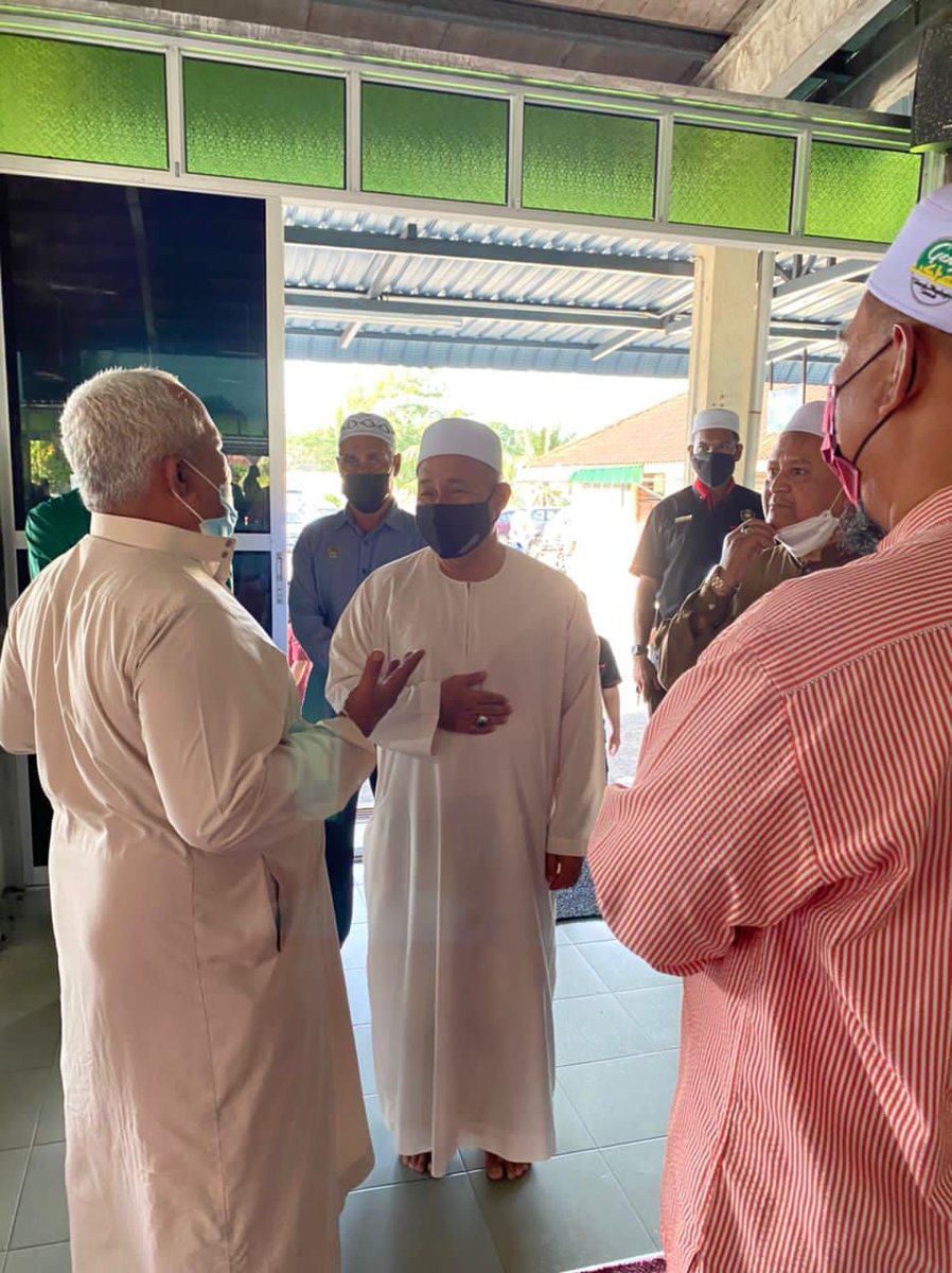 titm_official's tweet photo. Alhamdulillah. Saya hadir ke Masjid Kampung Expo, Kamunting pagi ini untuk menghadiri solat jenazah almarhum Pak Rahim. Berpeluang berjumpa sahabat handai, pendukung PAS dan kenalan lain. https://t.co/Simakzyjbg
