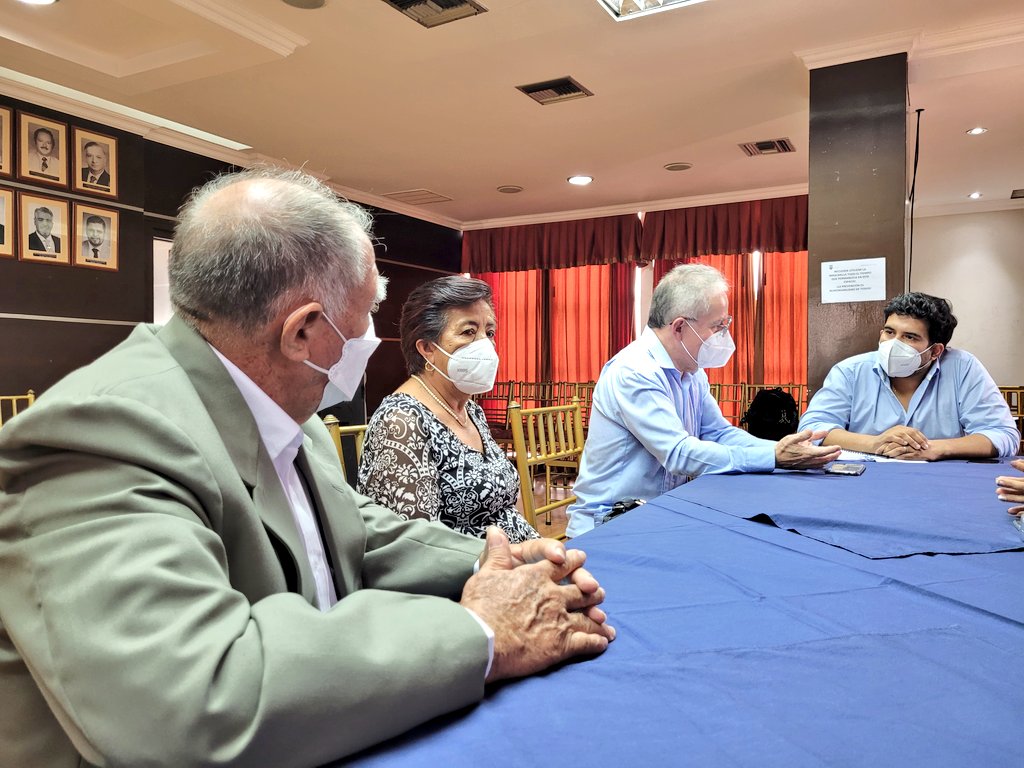 camiloaep's tweet photo. ¡Con resultados!

Visitamos Machala para dialogar con el @GoberElOro, @FultonSerranoG, y los seis directores distritales, para coordinar acciones en el campo educativo.

También se atendió a los medios de comunicación para informar sobre el retorno a clases.

#JuntosLoLogramos https://t.co/nwZ5vFLr6i