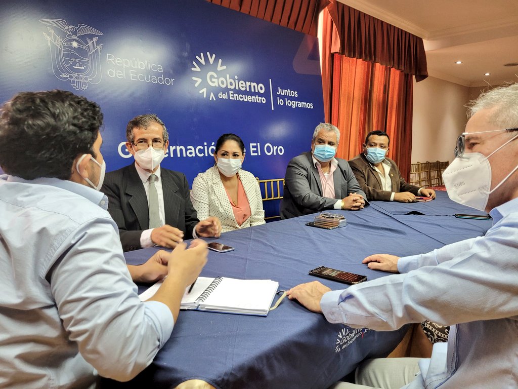 camiloaep's tweet photo. ¡Con resultados!

Visitamos Machala para dialogar con el @GoberElOro, @FultonSerranoG, y los seis directores distritales, para coordinar acciones en el campo educativo.

También se atendió a los medios de comunicación para informar sobre el retorno a clases.

#JuntosLoLogramos https://t.co/nwZ5vFLr6i