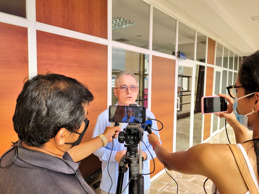 camiloaep's tweet photo. ¡Con resultados!

Visitamos Machala para dialogar con el @GoberElOro, @FultonSerranoG, y los seis directores distritales, para coordinar acciones en el campo educativo.

También se atendió a los medios de comunicación para informar sobre el retorno a clases.

#JuntosLoLogramos https://t.co/nwZ5vFLr6i