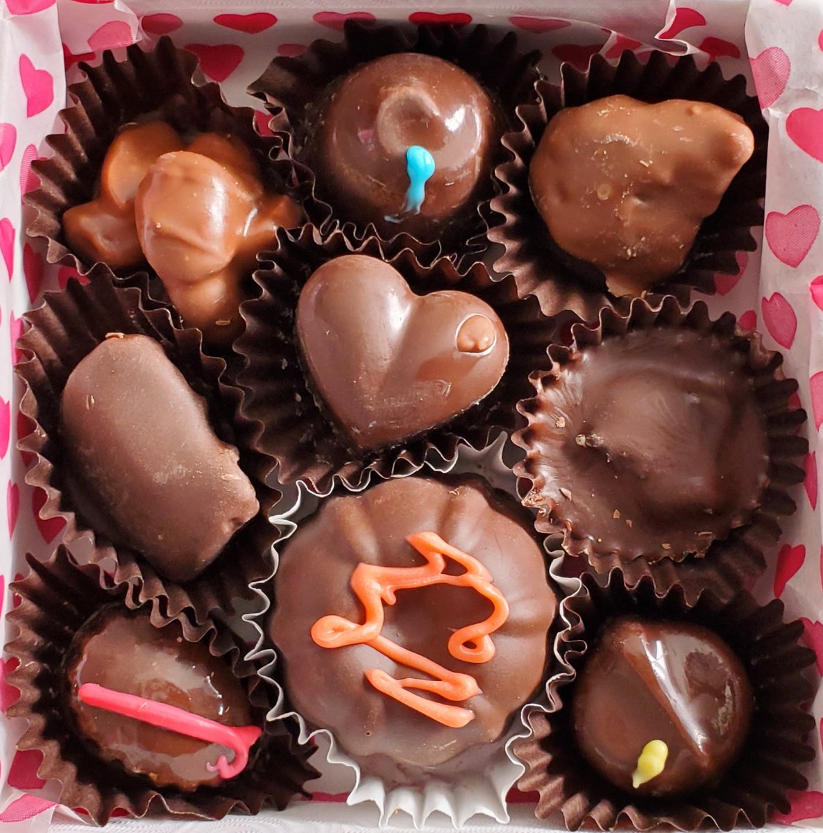 Sweets_MLR's tweet image. Sponge Toffee, Peanut Butter, Almond cluster, Caramel, Creams; Orange, VeryBerry, Lemon, Cherry, dipped ginger.
 HOW to  CHOOSE?! YOU don&apos;t have to!  4inx4in box, $16. Supporting Local! &quot;MLR Creations, a sweet distribution company&quot;