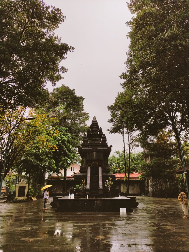 Kasih-Nya tiap hari selalu baru, 
akunya yang banyak huhu dan gerutu.