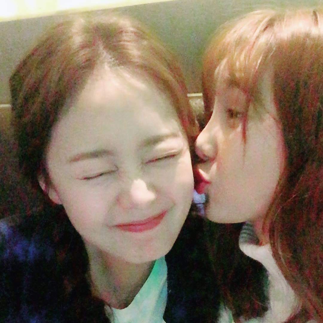 jsmndaily_'s tweet photo. Category is Somin's wonderful girl friends💗💚
#LimDoYoon : bestie on and off cam, Dahyun's bestie in Something About 1 Percent and had a cameo for Top Star Yoo Baek
#LeeJooYeon of #AfterSchool : best friend and karaoke/drinking buddy
#JeonSoMin #전소민 https://t.co/IzuRdHlX2l