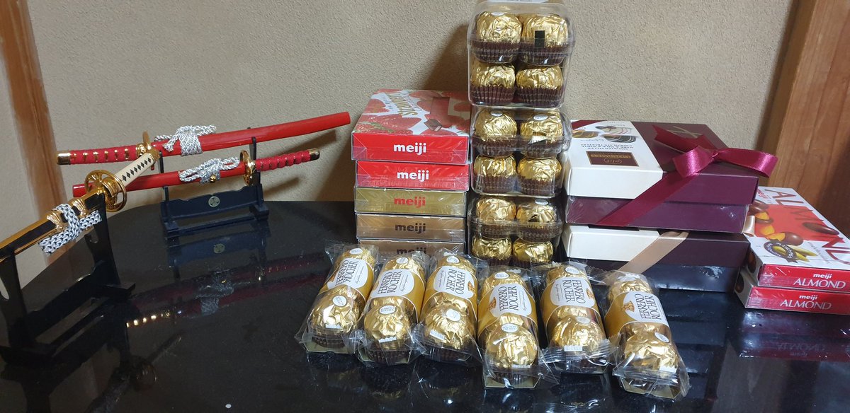 A6Rinaldi's tweet photo. Kamar ini penuh dengan coklatttttt 😬 https://t.co/VIrkuaUryX