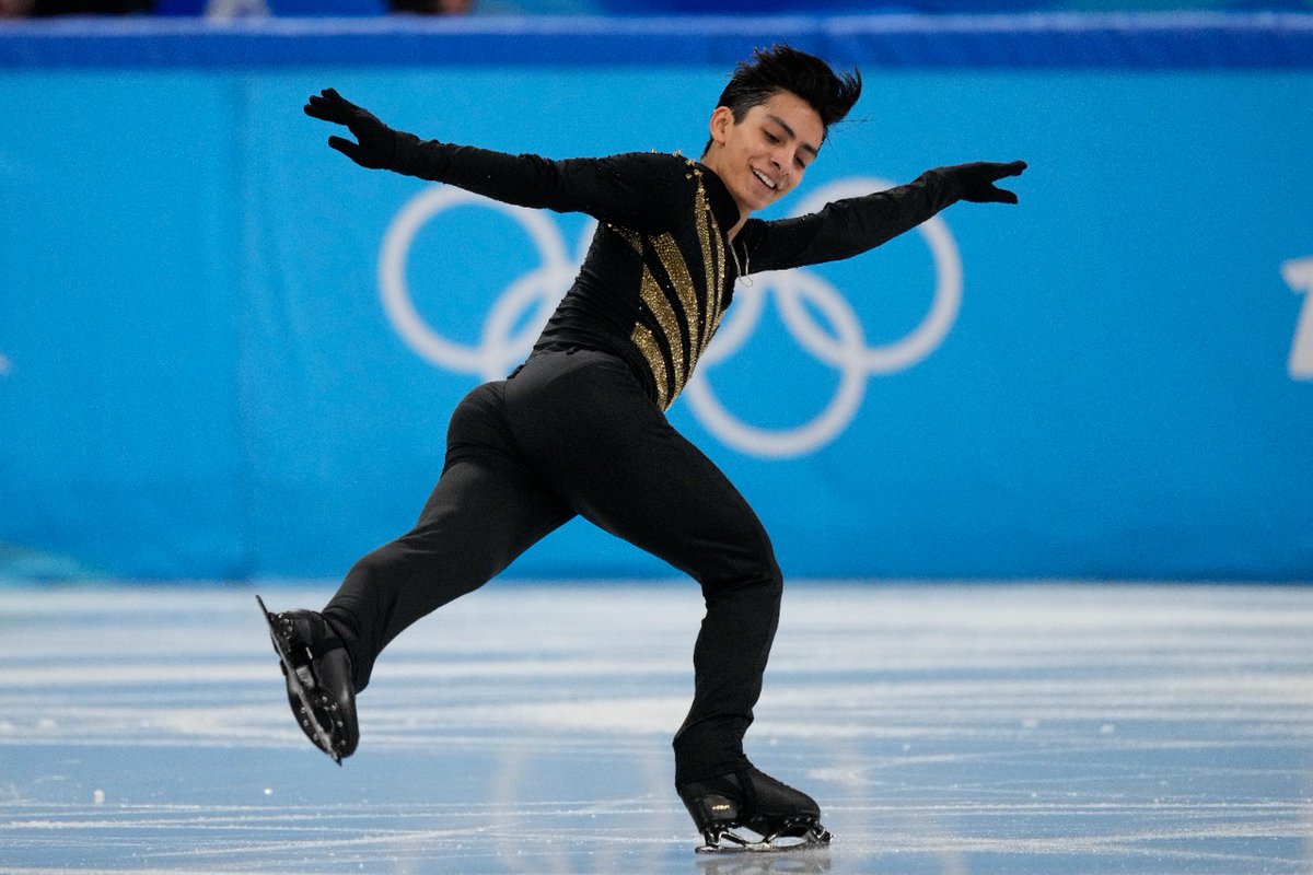 Milenio's tweet photo. ¡La sonrisa lo dice todo! Donovan Carrillo debutó con el pie derecho en #Beijing2022 con una calificación de 79.69

¡Ya clasificó a la final! Todo México está orgulloso de ti, Donovan 🇲🇽 ❤️

https://t.co/InO2BBXID2 https://t.co/oNy8T4FCzA