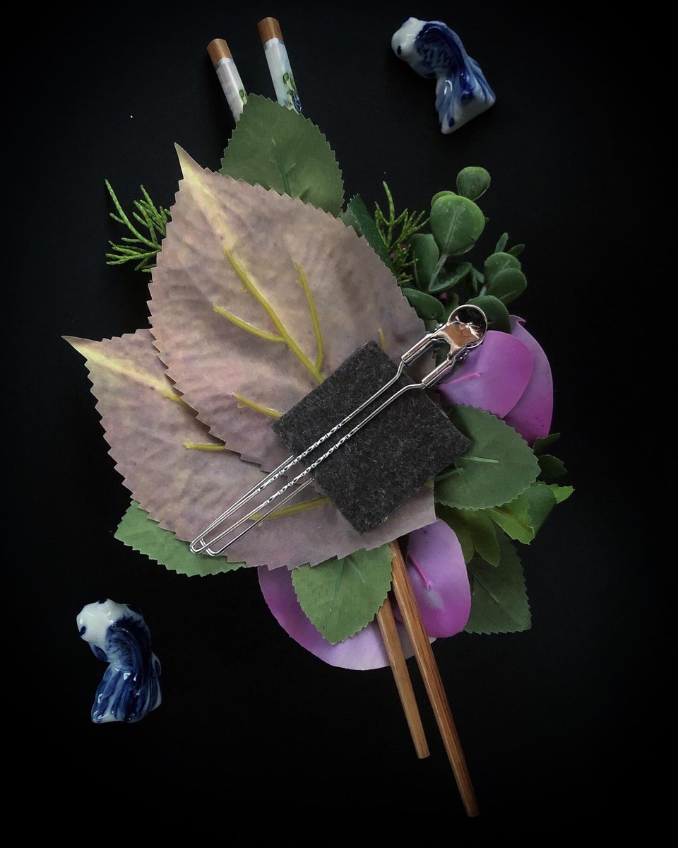 Mallory71214976's tweet photo. 🌸🥢 #ChineseNewYear 
📲Follow me
https://t.co/2dNqLvKSeh

🛒My #ETSY SHOP
https://t.co/oUXpnxny1b

#clorofillahairflowers #hairflowers #pinupgirl #pinuphairflowers #pinupstyle #pinuphair #headpiece   #hairaccessories #Chopstick #fascinators #hairclip #chineseart #ChineseCulture https://t.co/0IId7wvNi8