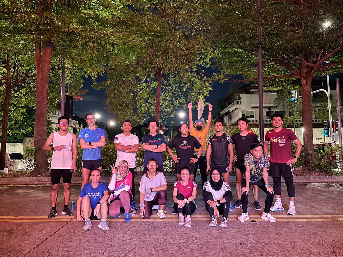 chxrmnjy_'s tweet photo. Another 445AM session โ๏ธ
Skipped 1st lorong & sekolah but still managed to lock in 12km this morning phew ๐ฎโ๐จ
What's important is legs are feeling better. Slowly but surely ๐ช๐ป #kyserunkrew #445am #earlyrisers https://t.co/1YkDFilcPp