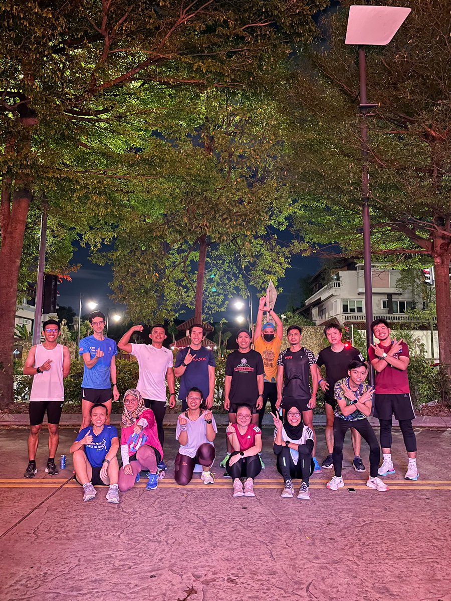 chxrmnjy_'s tweet photo. Another 445AM session โ๏ธ
Skipped 1st lorong & sekolah but still managed to lock in 12km this morning phew ๐ฎโ๐จ
What's important is legs are feeling better. Slowly but surely ๐ช๐ป #kyserunkrew #445am #earlyrisers https://t.co/1YkDFilcPp