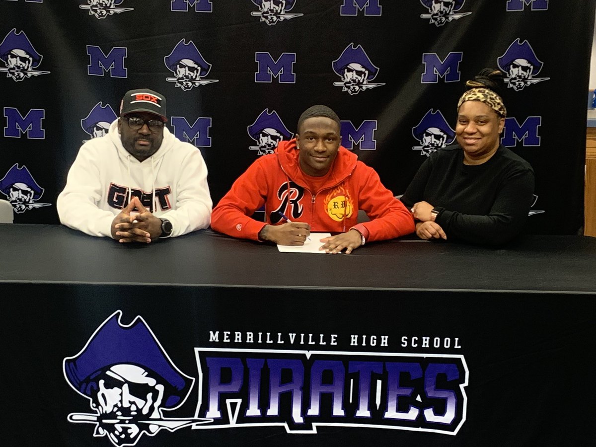 Congrats <a href="/mhspiratefball/">MerrillvilleFootball</a> DB <a href="/zaclucious34/">zac lucious</a> on signing with @USF_Football!