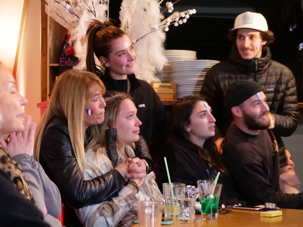 Finale Big air en immersion avec la famille de Tess Ledeux, en direct de La Plagne. Encore un run avant le moment de vérité ! #laplagne