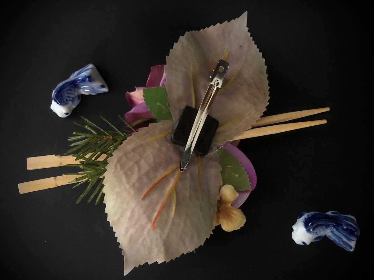 Mallory71214976's tweet photo. 🌸🥢 #ChineseNewYear 
📲Follow me
https://t.co/2dNqLvKSeh

🛒My #ETSY SHOP
https://t.co/oUXpnxny1b

#clorofillahairflowers #hairflowers #pinupgirl #pinuphairflowers #pinupstyle #pinuphair #headpiece   #hairaccessories #Chopstick #fascinators #hairclip #chineseart #ChineseCulture https://t.co/pmPznSzwQQ