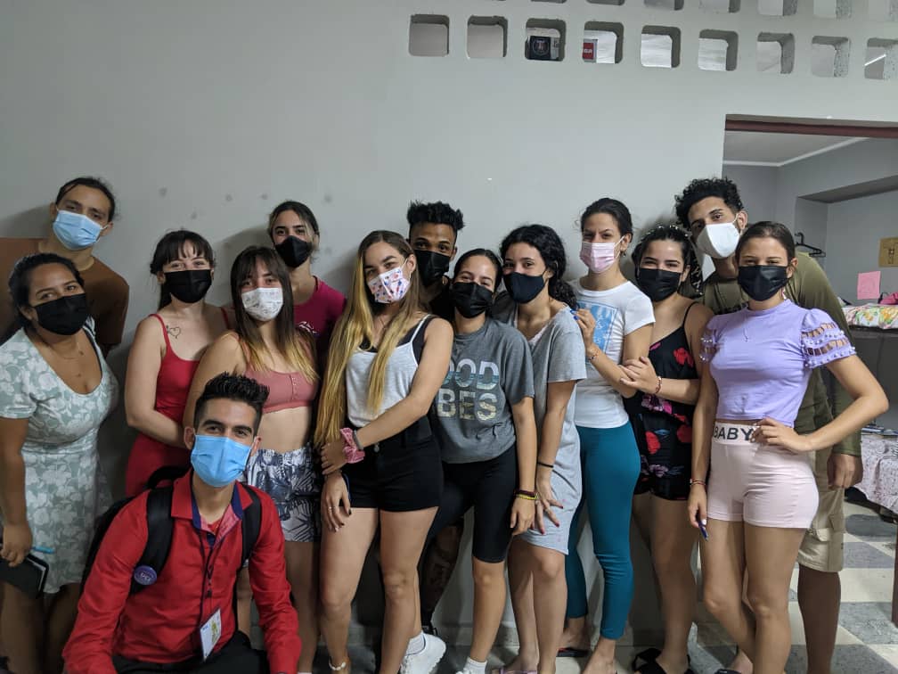 Llega el Secretariado Nacional de la FEU hasta la Residencia de la Universidad de la Habana "12 y Malecón" .
Excelente encuentro con los estudiantes😊🏛️💛
Gracias a las autoridades del gobierno y la UJC de La Habana por el acompañamiento🤗
#Revolucionando