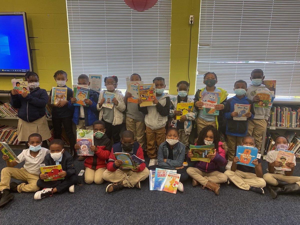DrTameraRCarter's tweet photo. Books For Ownership: Today our 1st grade scholars received 3 books, a bookmark, and a nameplate. Readers make amazing leaders✨ Thank you RIF for this priceless token of love! “Read Today. Be A Leader Tomorrow.” #presentengagedconnected @SelmaSchools https://t.co/B7ZhRnSPJk