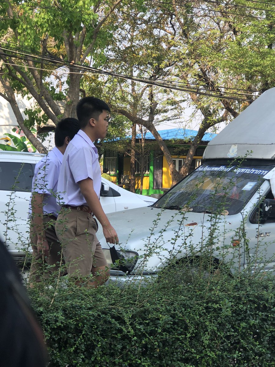 HlxBxna's tweet photo. ทำไมเดินในโรงเรียนไม่ใส่แมสคับ #โรงเรียนชื่อดังย่านบางเมือง https://t.co/qCn2vHOtCm