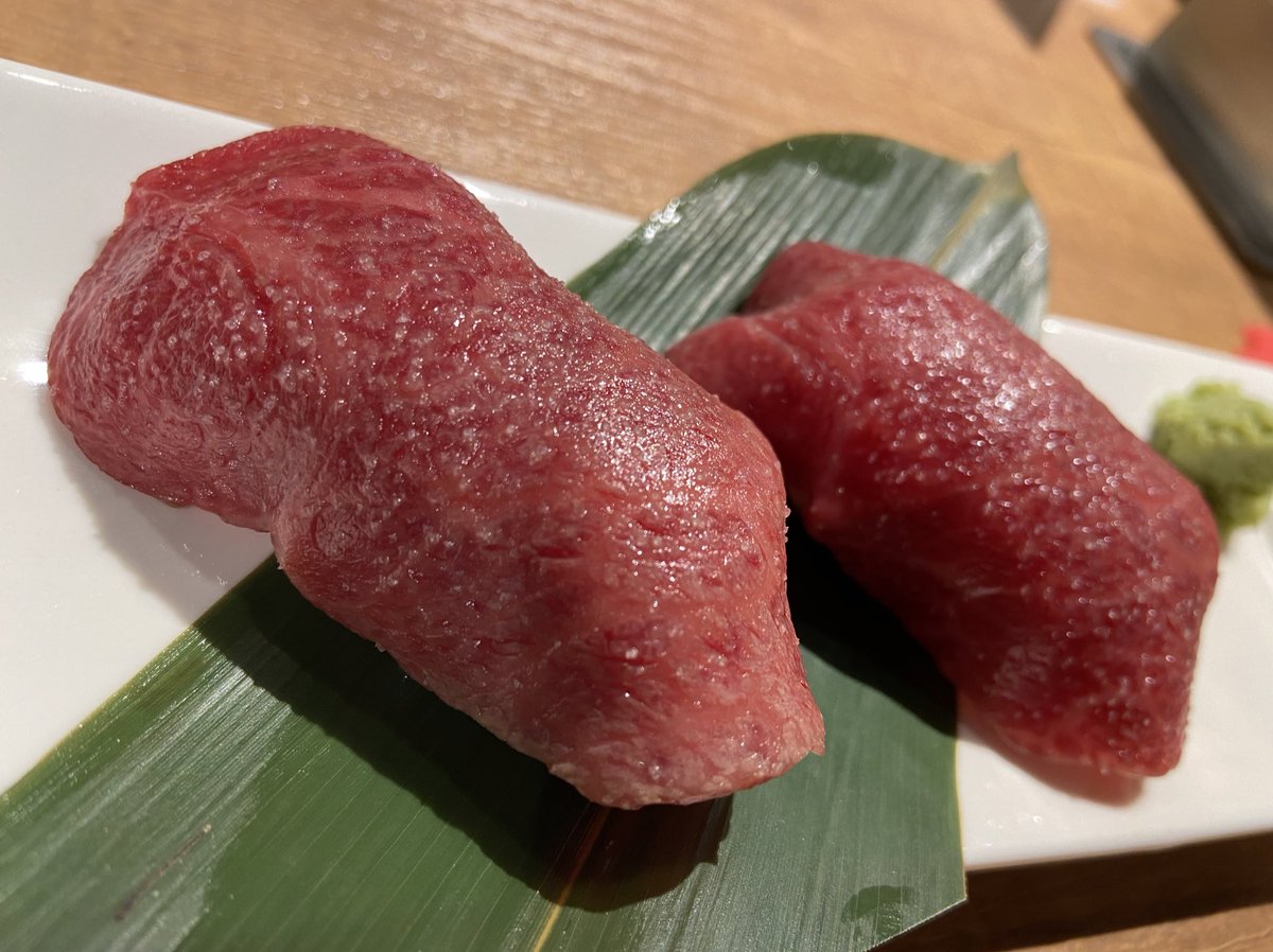 お肉ぅぅぅ🥺ྀི🍖❤️ 肉寿司🍣何貫でも食べれる… 赤身肉最高なの💜❤💙💚