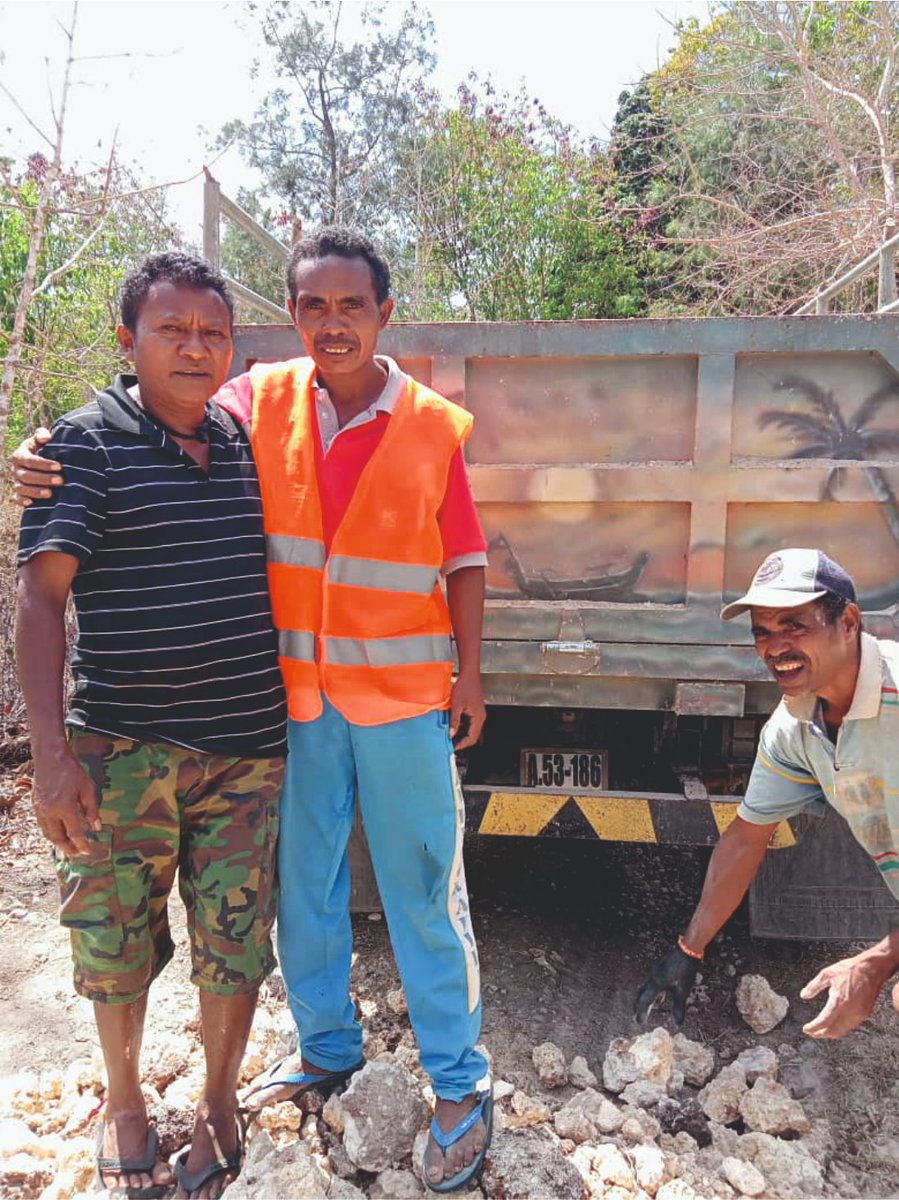 ERA_AF_TL's tweet photo. “Bad Conditions of #Roads Leads to #Veteran  Volunteering Truck to Maintain the Road.”

Mr. Manuel  is an individual who does not like just to depend on #government... For details, click 👉https://t.co/KjkhUjKJLW

@ERA_AF_TL  is funded by @EU_TimorLeste &amp; implemented by @ilo https://t.co/MWlwbBvLyX
