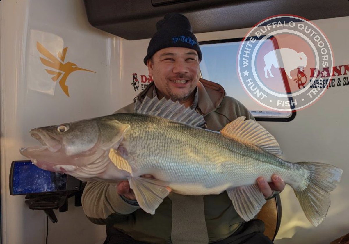 WhiteBuffaloOut's tweet photo. 🔥🔥🔥 Leon Bel up in Canada with a beauty of a walleye 🤘 Thank you Leon for sharing on WBO!  #whitebuffalooutdoors #walleye #fishing #icefishing #outdoors https://t.co/FGpOwKaeRw