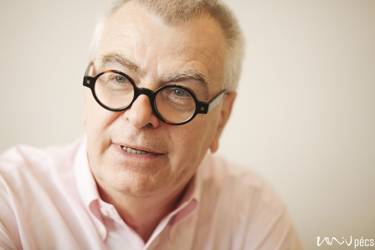 Follow the #advice of dr. György #Buzsáki, the Biggs Professor of Neuroscience at New York University School of Medicine, alumnus and honorary doctor of the University of Pécs: 🎓 "Consider your university years a gift from heaven!". Read more 👉
international.pte.hu/news/happiness…