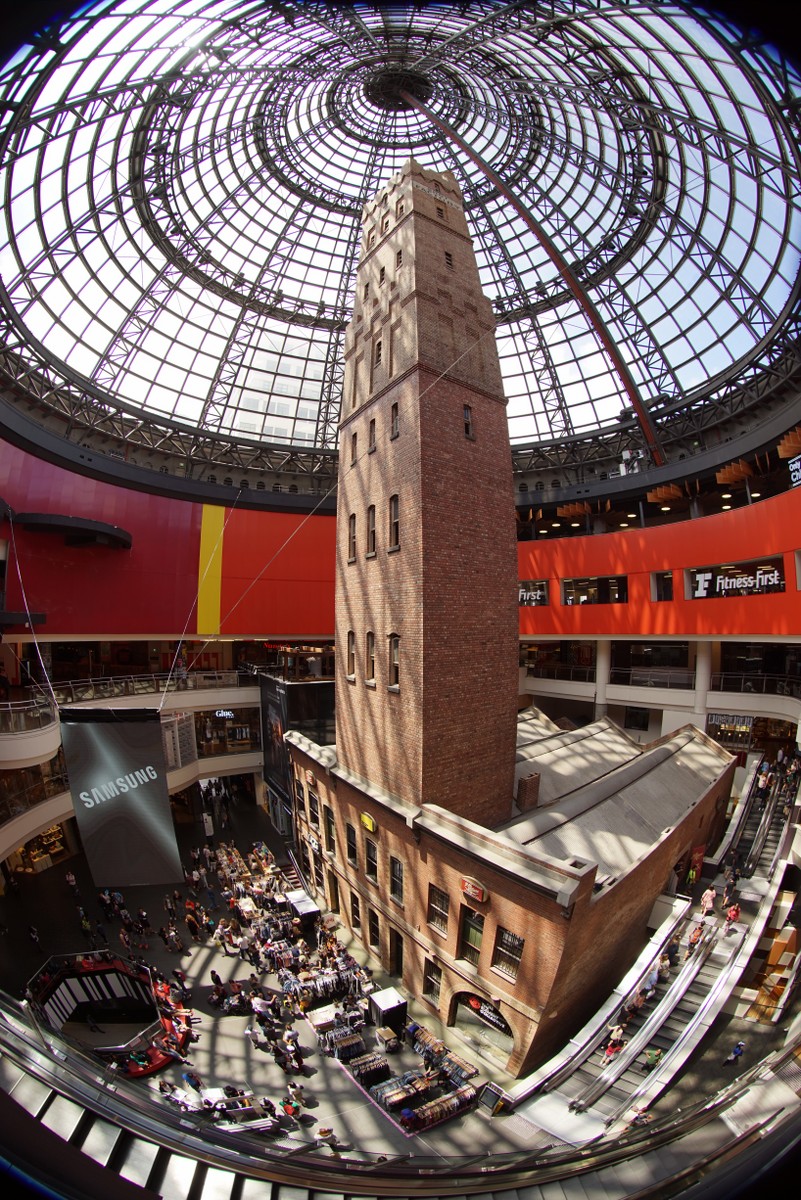 🚨ALERTA: HILO🚨 –🛕Una cúpula para una torre🛕
En el centro de Melbourne hay un centro comercial con una torre de perdigones de 50 metros de altura dentro de una cúpula.

¿Qué diantres es una torre de perdigones? ¿Y cómo acabó bajo la cúpula de un centro comercial? Véamoslo 👇👇