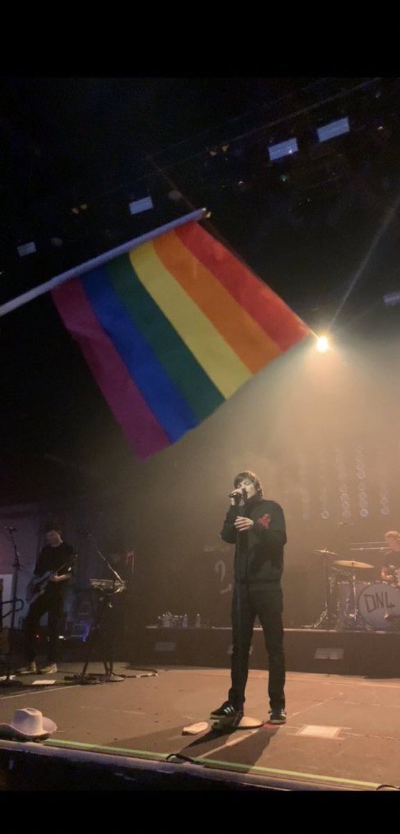 thoughtsxluv's tweet photo. louis is proud of you https://t.co/pci1fdcfzf