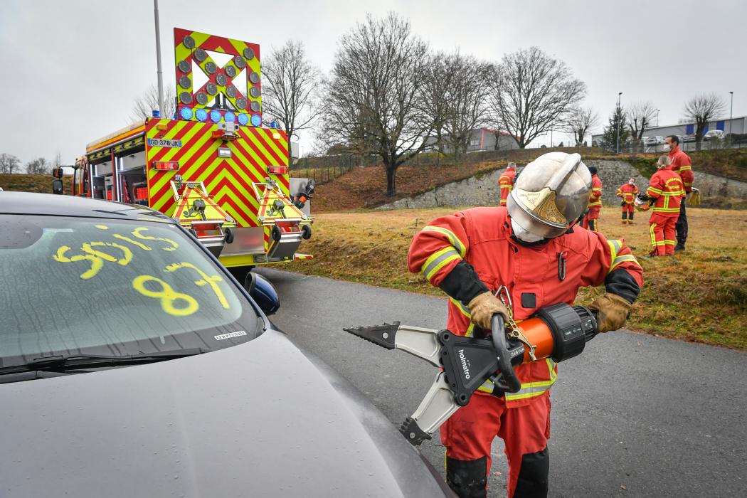 lepopulaire_fr's tweet photo. Les pompiers du @Sdis_87 ont un nouveau véhicule de secours routier doté d'un radar de protection
https://t.co/3pxswOaLjh
#HauteVienne https://t.co/YV6KxjsOvb
