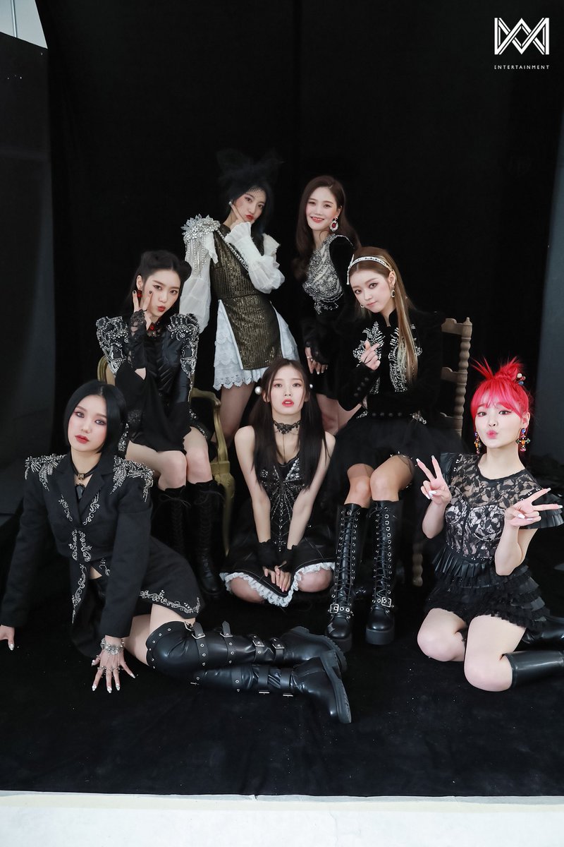 OH MY GIRL 2022 season's greetings behind photos ❤️

#아린 #ARIN