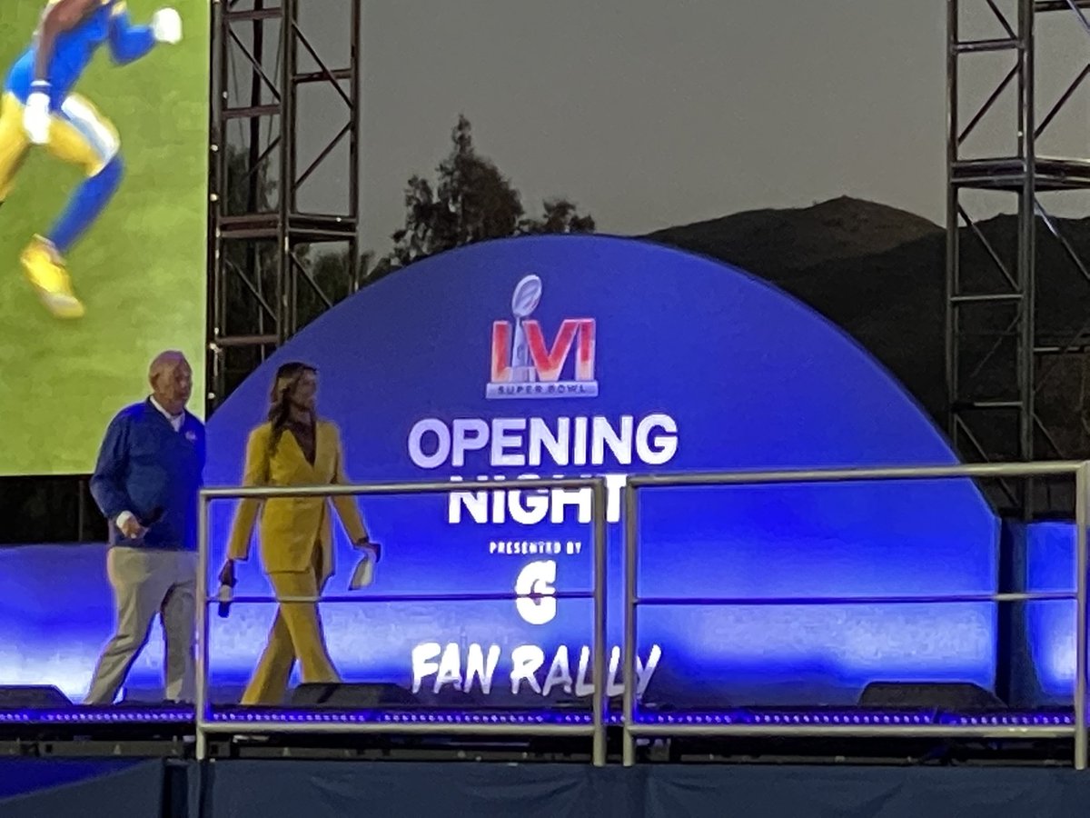 roblespan's tweet photo. #LARams #SuperBowl OpeningNight #FanRally #RamsRally #RamsSuperBowlRally https://t.co/OpQtehYGvo