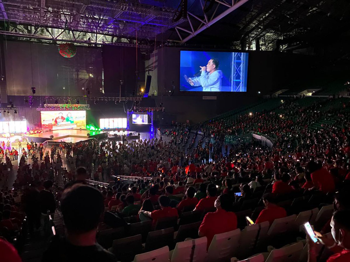 lianbuan's tweet photo. The Marcos-Duterte campaign said their rally was expected to gather biggest crowd. Here's what it looks like so far inside the PH Arena. https://t.co/QQHlnG3OMS