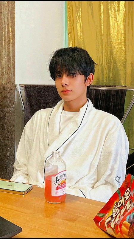 enhagene's tweet photo. #heeseung being a boyfriend material 

- a thread https://t.co/5cxJdTWMMM