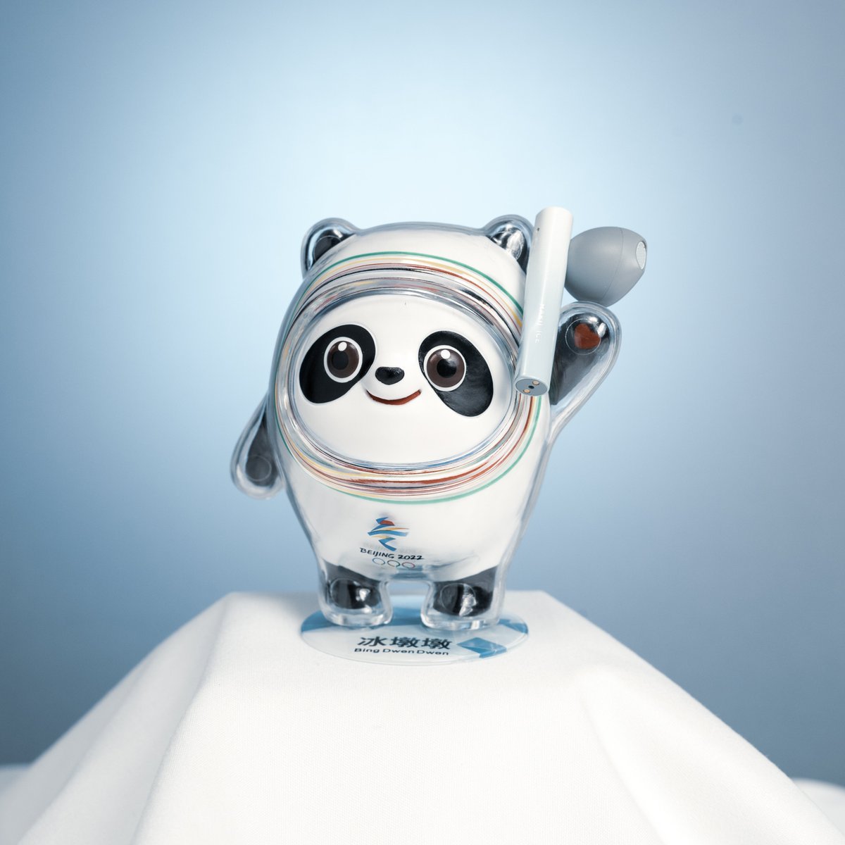 Havitofficial's tweet photo. Is it the mascot has officially stolen your heart?
#BingDwenDwen #BEIJING2022 #Olympics #havit #hakii https://t.co/cfqZPNPmiJ