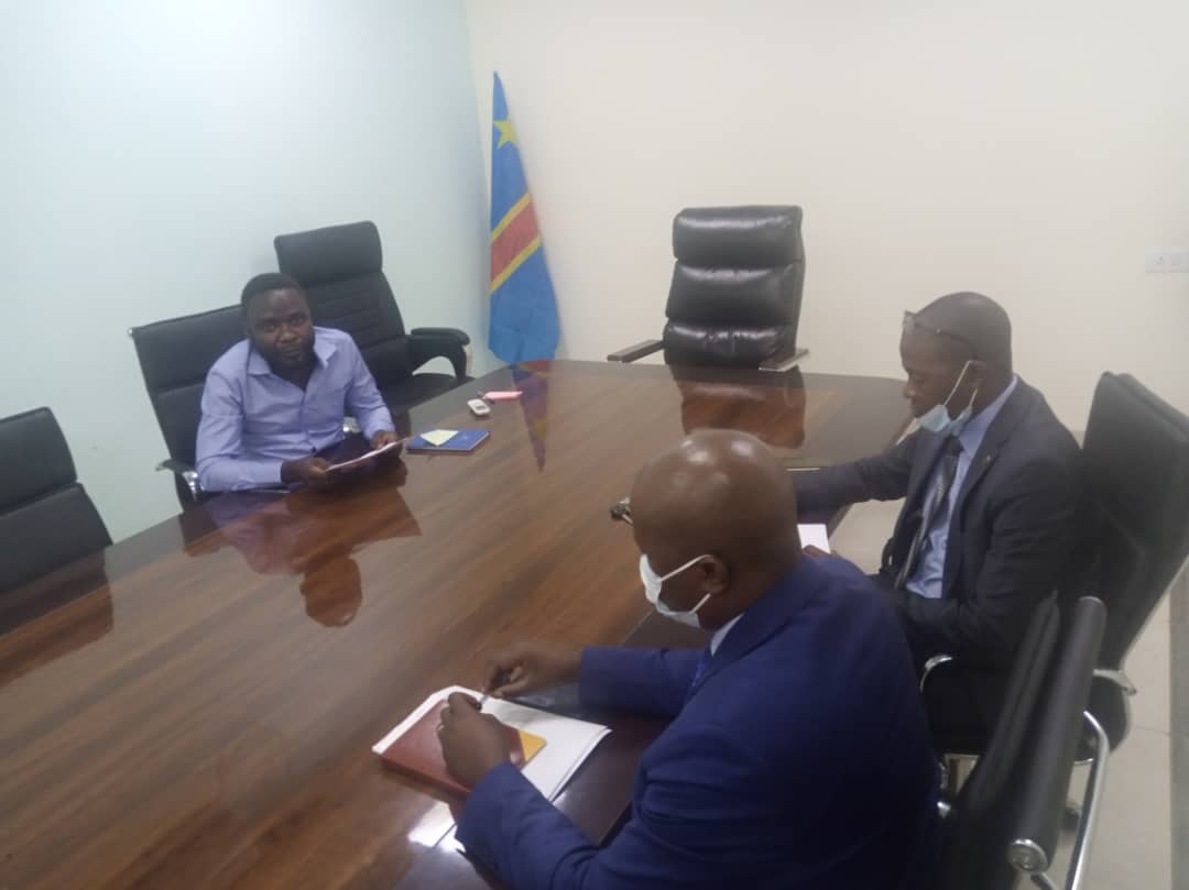 sceplum's tweet photo. Nos équipes ont évalué la présence des enfants en âge de scolarité sur les sites miniers à #Lubumbashi, avec les leaders des organisations de la #sociétécivile et des acteurs locaux. Et ce pour œuvrer en faveur de la #protection de leurs droits.
Un sujet urgent &amp; nécessaire. https://t.co/mSAuuf8Ulh