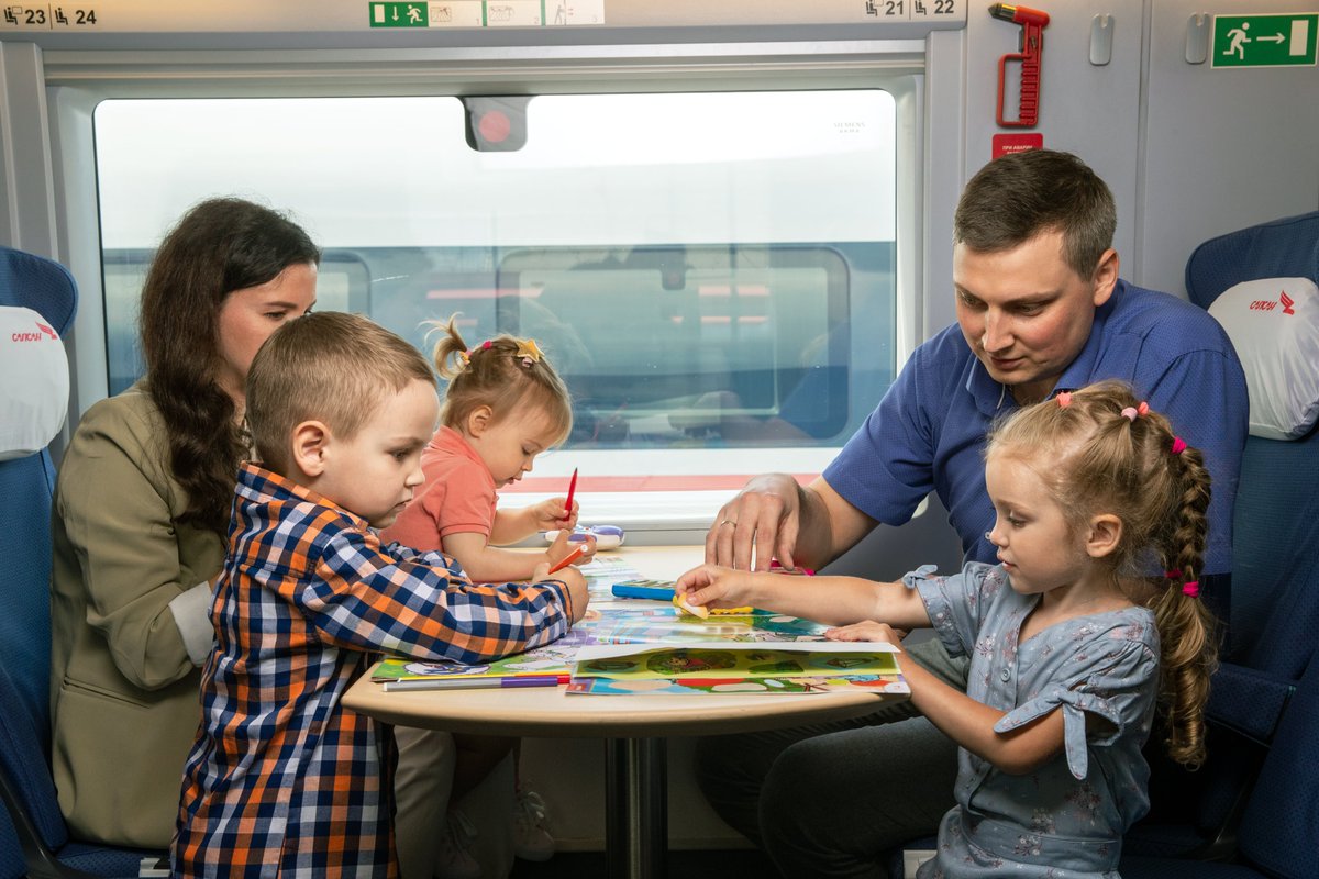 Напомним вам о правилах проезда маленьких пассажиров в "Сапсане"👧🏻
🔻Детский тариф действует для детей в возрасте до 10 лет, а также если 10 лет исполнилось в день поездки.
При посадке необходимо предъявить подлинник свидетельства о рождении или его нотариально заверенную копию.