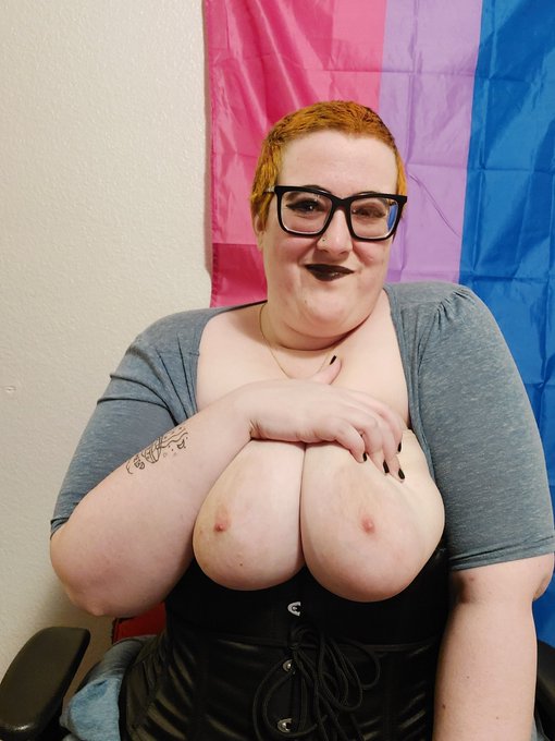 Attention please 😘 https://t.co/ufk6djtRaB