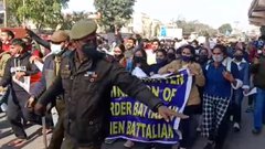 jkmediasocial's tweet photo. Protesting JKP Border Battalions aspirants block Tawi bridge
#borderbatallion #protest #jammu https://t.co/sLH1F41ptR