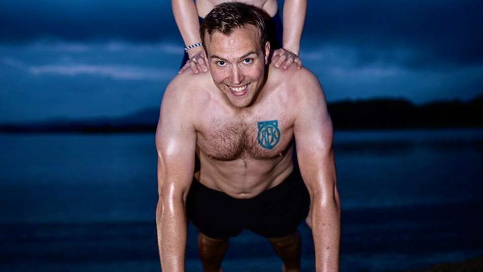 I dag kan Magnus ta OL-gull. Dette er historien bak AaFK-tatoveringen på brystet.(pluss) dlvr.it/SJZrYx