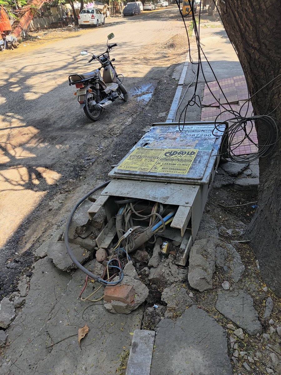 harisimhan's tweet photo. Indian oil corporation's distributor Maruti in Anna nagar. Doing loading and unloading in front of my house when the electric box was set down due to road laying and was smoking.@IndianOilcl. It's happening 100m from BPCL corporate office. https://t.co/4zmDKdpvBC