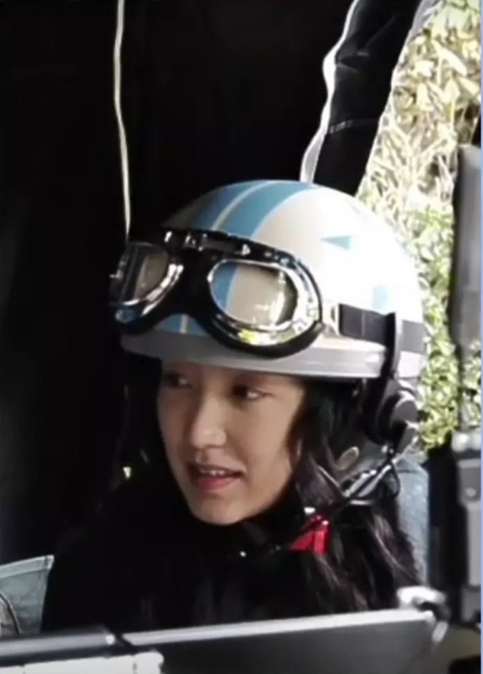 Chirakshee6's tweet photo. shin bora one day in space #gugudan #shinbora #onedayinspace #신보라 https://t.co/cO1aJyTLs3