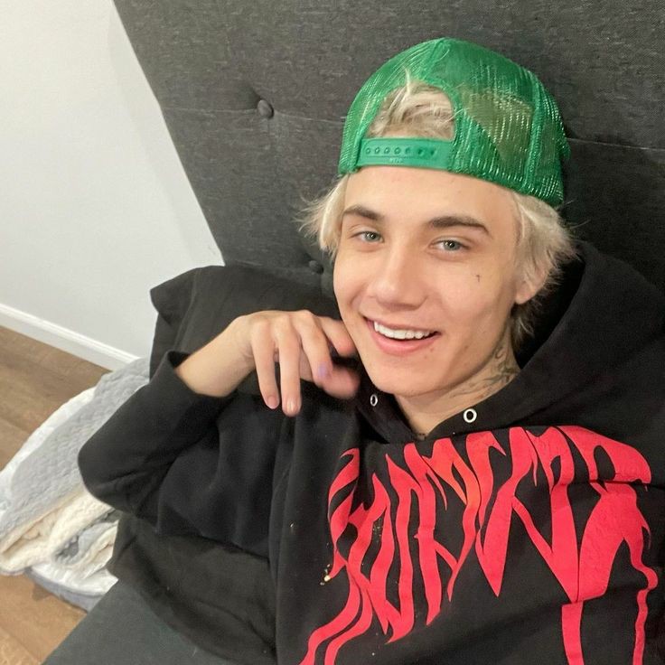 hsslerbrrt's tweet photo. happy birthday to the most talented and strong person in the whole world, jaden I love you so much you don't know how you are so special to me! love u love u love u💟 
@jxdn https://t.co/GmEORfNRJe