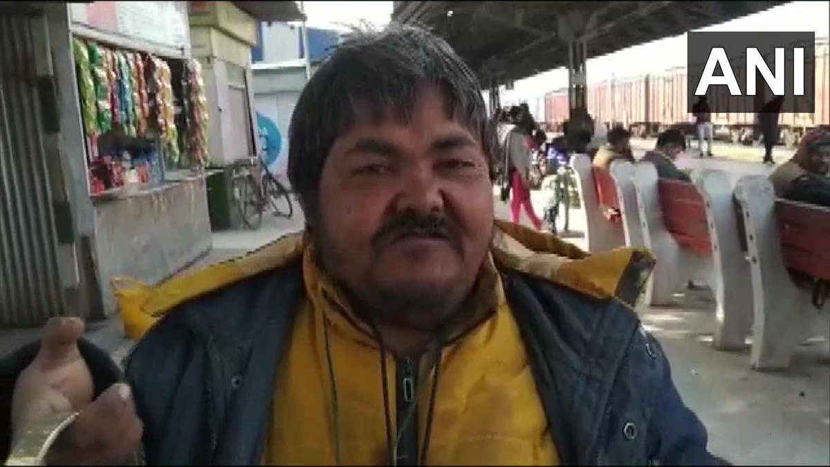 Bihar | Raju Patel, a beggar in Bettiah, goes digital; accepts PhonePe & puts a QR code around his neck

'I accept digital payments, it's enough to get the work done & fill my stomach,' said Raju Patel

Visuals from Bettiah railway station