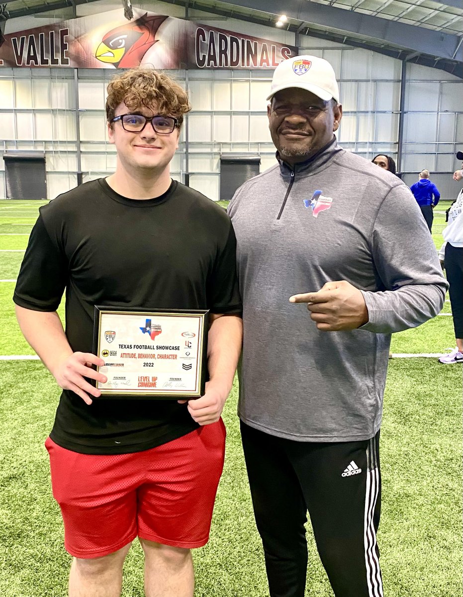 AWilliamsUSA's tweet photo. Congrats to our ABC (Attitude Behavior Character) award winner '23 OL @EKeen_04 @MillersFB.
@coach_awood @DVCardinalsFB https://t.co/X0NWHKsuM9